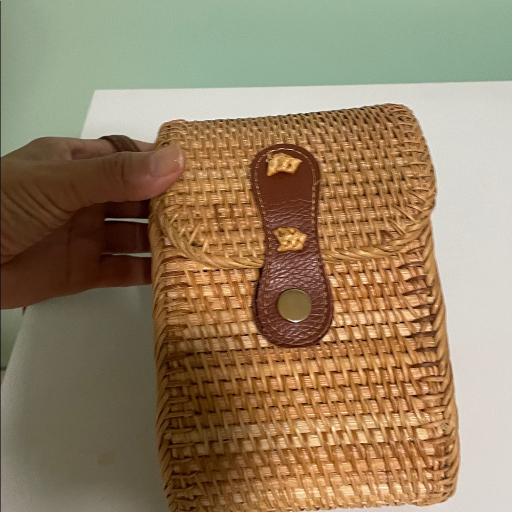 Chic Woven Rattan Crossbody Bag